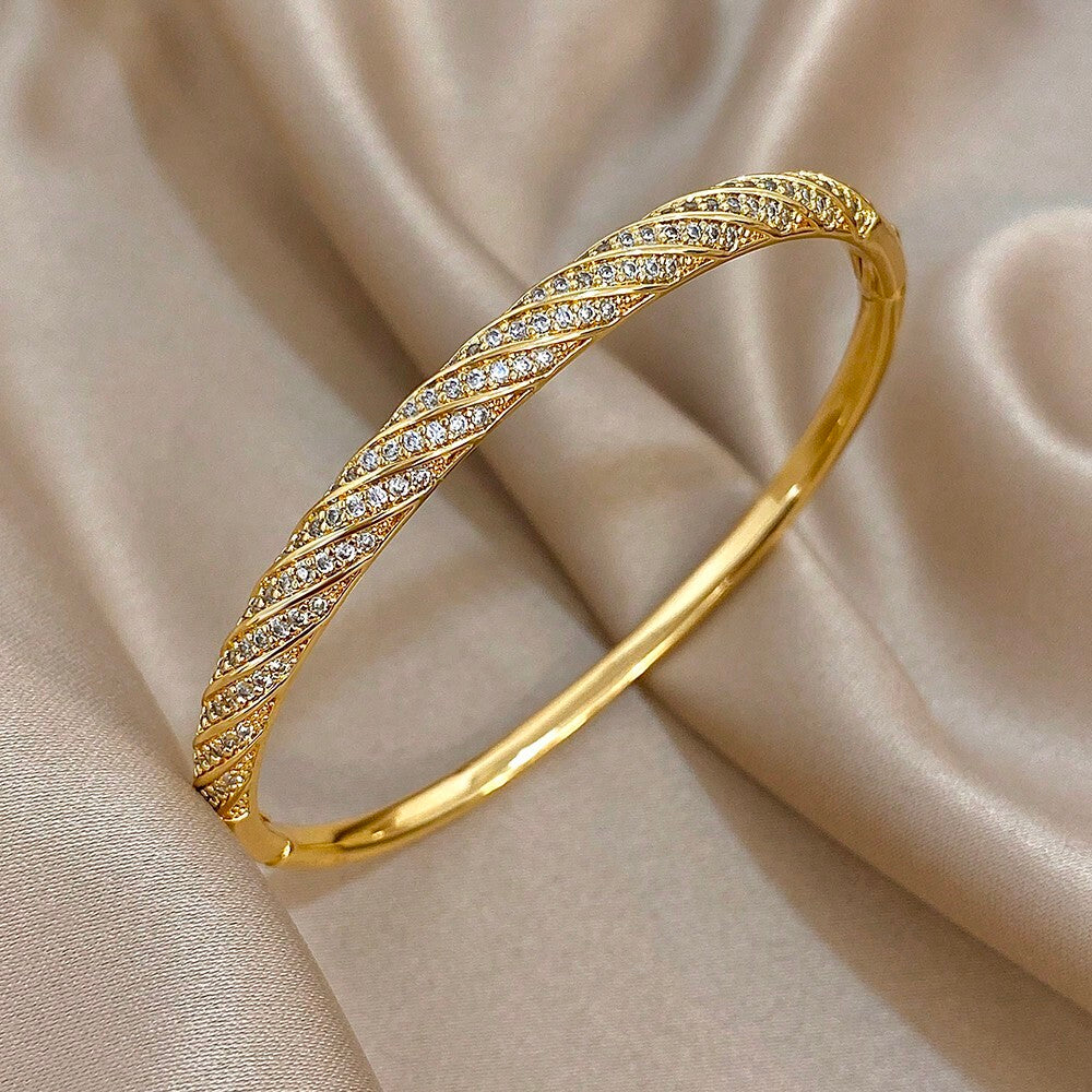 Simple Twisted Copper Alloy Bangle – Elegant Zirconia Bracelet for Women’s Daily Wear & Special Gifts