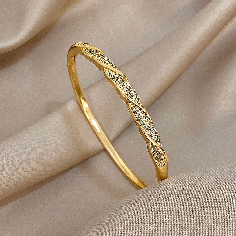 Simple Twisted Copper Alloy Bangle – Elegant Zirconia Bracelet for Women’s Daily Wear & Special Gifts