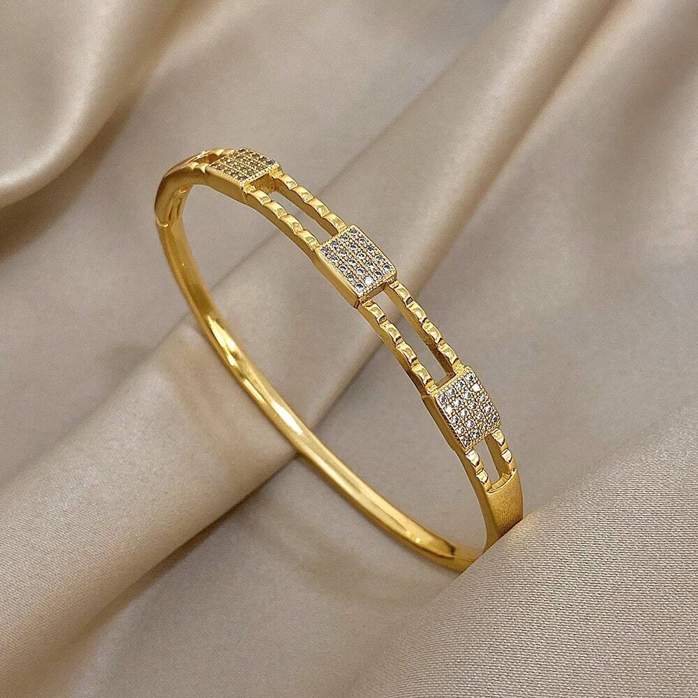 Simple Twisted Copper Alloy Bangle – Elegant Zirconia Bracelet for Women’s Daily Wear & Special Gifts