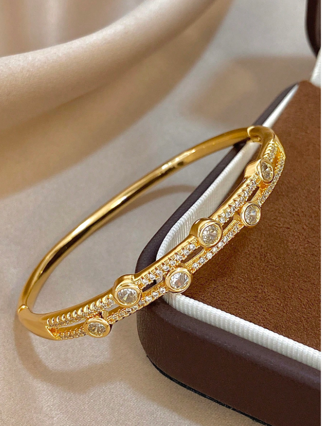 1pc Vintage Luxury Stackable Bangle Bracelet 14K Gold Plated Copper Women’s Daily Party Jewelry Gift