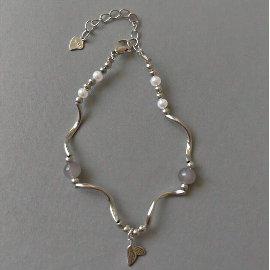 Women’s Minimalist Fish Tail Bracelet – Elegant Twisted Bangle Cuff for Daily Wear & Gifting