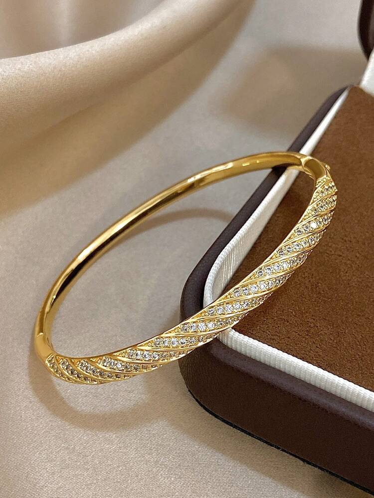 Simple Twisted Copper Alloy Bangle – Elegant Zirconia Bracelet for Women’s Daily Wear & Special Gifts