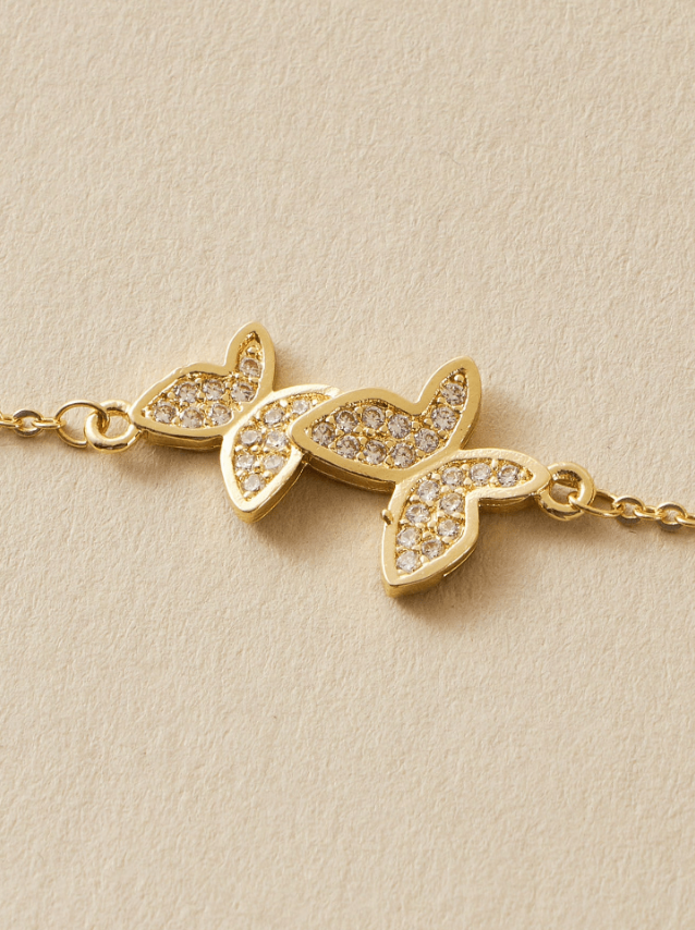 Minimalist Gold Butterfly Bracelet – Delicate Fashion Jewelry for Women’s Daily Wear & Gifting